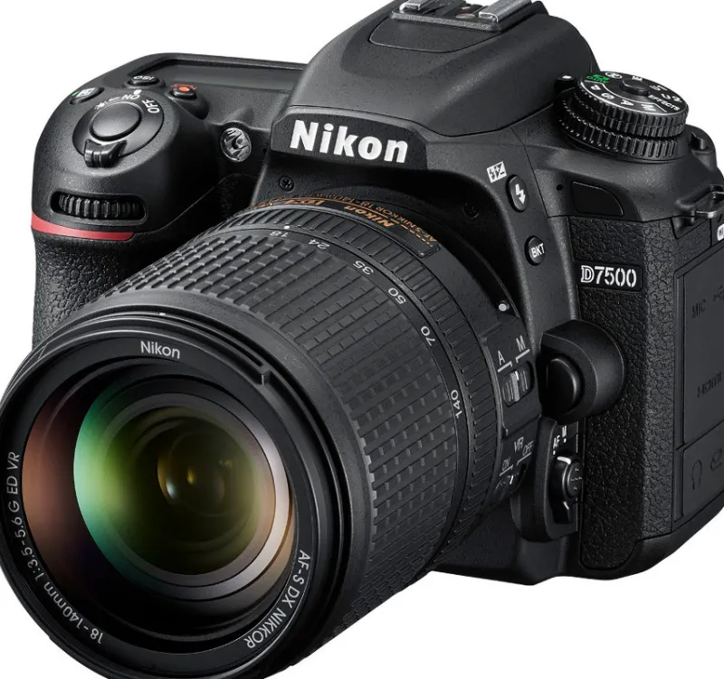 D7500 + 18-140 VR<NIKON Outlet
