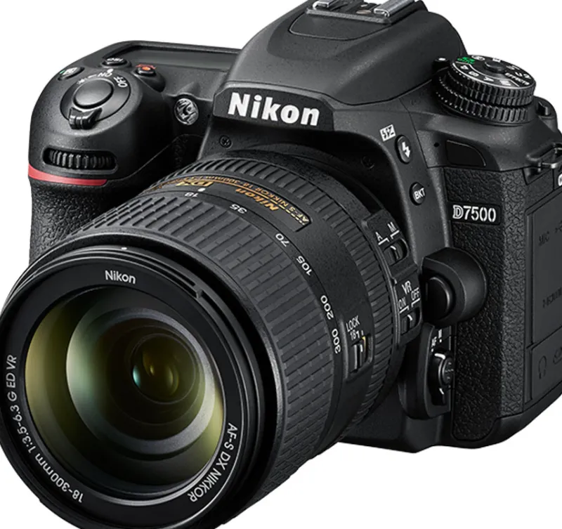 D7500 +  AF-S 18-300 VR<NIKON Store