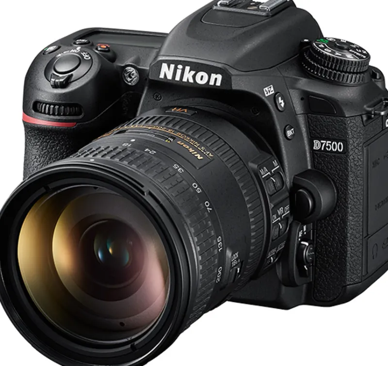 D7500 +  AF-S 18-300 VR<NIKON Store